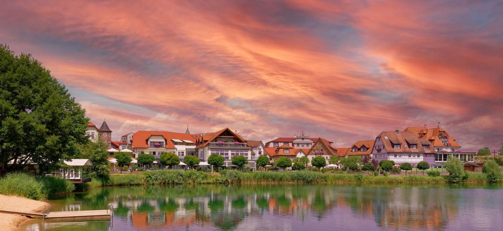 Seehotel Niedernberg - Das Dorf Am See Exterior foto